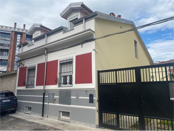 Casa Indipendente con Capannone