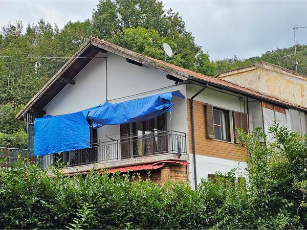 Cumiana collina, casa su 3 lati con giardino