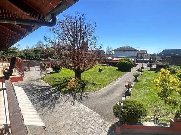 ALLOGGIO IN VILLA CON TERRAZZI