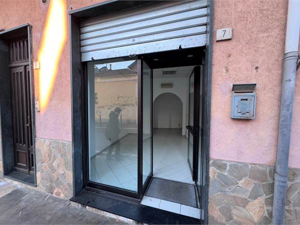 Piossasco centro paese negozio 