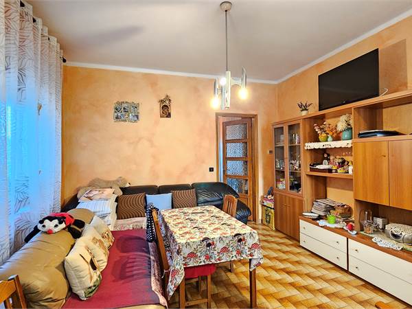Bilocale in centro paese arredato con posto auto