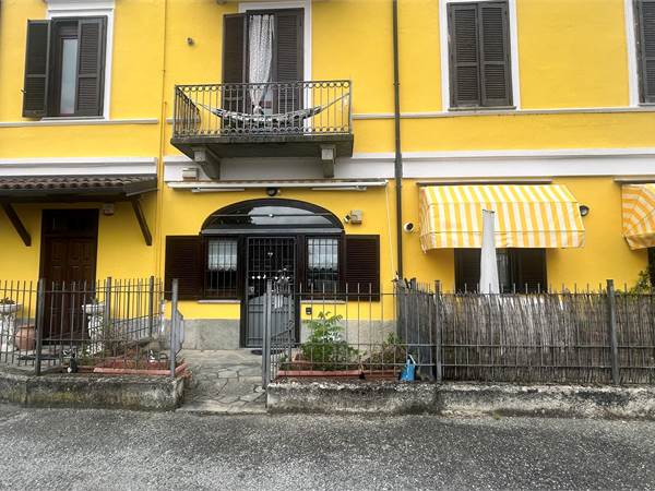 ALLOGGIO CON PICCOLI SPAZI ESTERNI