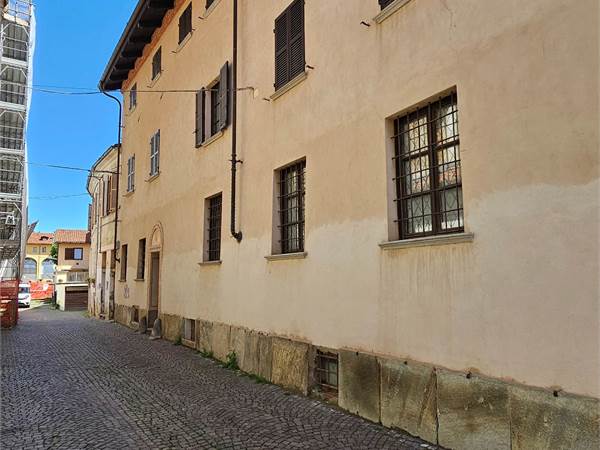 magazzino / cantina di 18 mq centro storico 