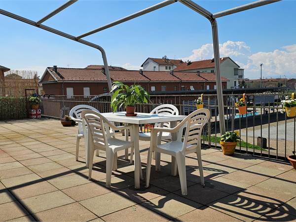 Attico trilocale  con terrazzo di 60 mq 