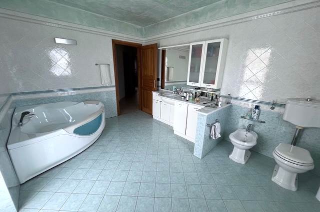 bagno con vasca