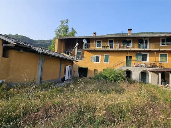 Casa con 1000 mq  di terreno
