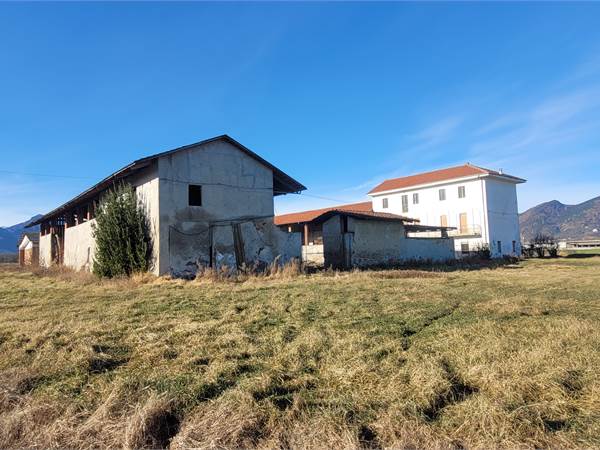Cascinale ideale per cavalli, animali o azienda 
