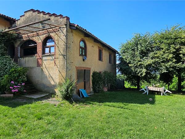 Affascinante casa con 3700 mq di terreno