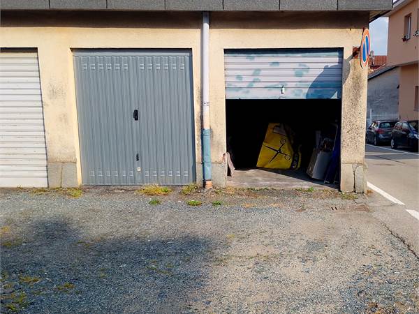 Piossasco box auto e cantina centro paese