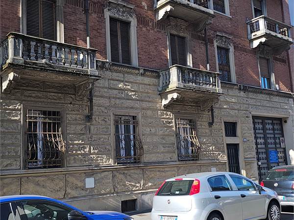 Ampio appartamento anche divisibile con box