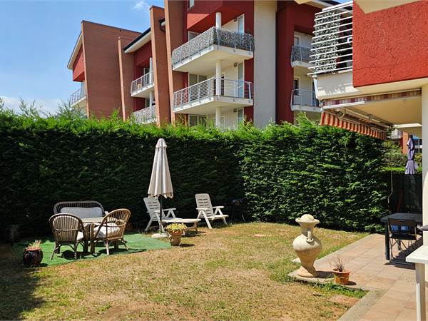 Appartamento  nuovo con giardino privato e box
