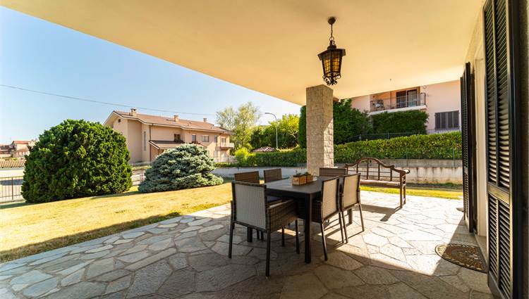 Villa 2 patio