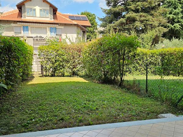 Pinerolo zona ospedali appartamento recente Monolocale con giardino privato 