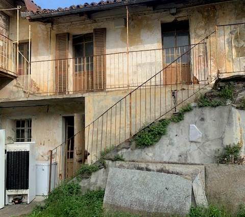 fabbricato interno cortile 