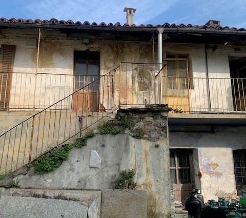 fabbricato interno cortile 