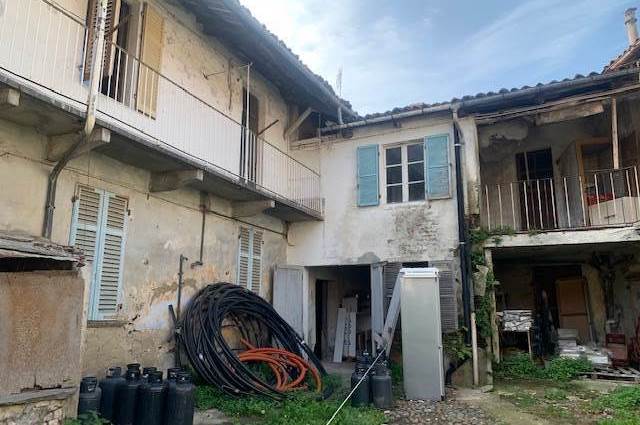 fabbricato interno cortile 