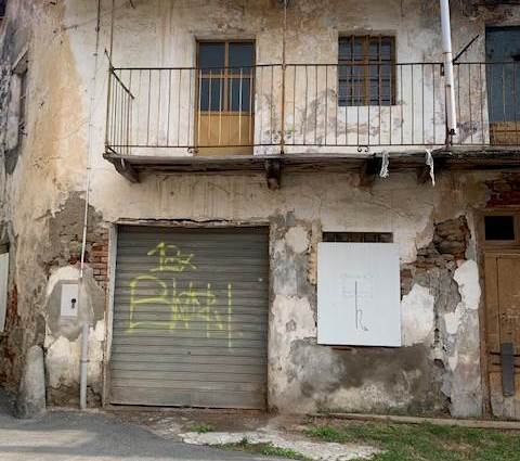 fabbricato lato strada 