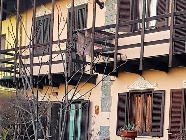 Appartamento-casetta con piccola area esclusiva 