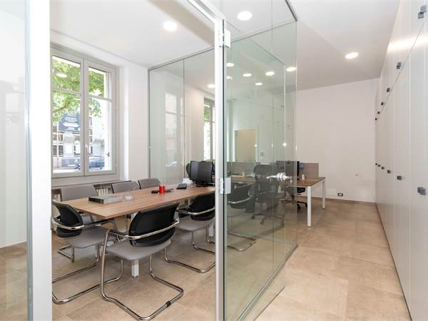 Postazione di lavoro in ufficio commerciale