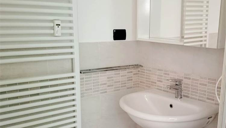 bagno con box doccia
