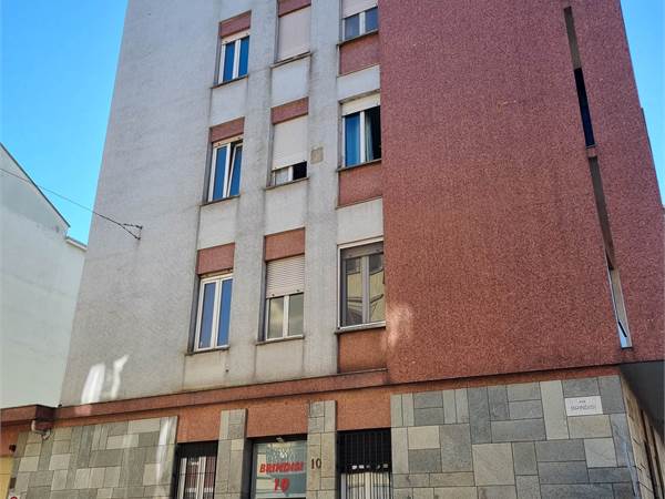 Monolocale in affitto al primo piano con ascensore in via brindisi 10