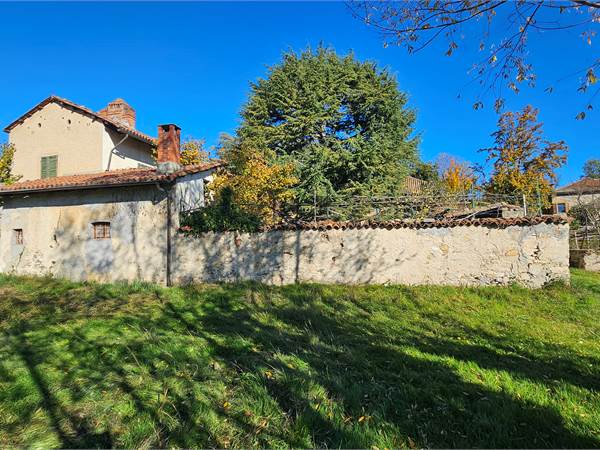 Cumiana, casa di ampia metratura anche plurifamiliare