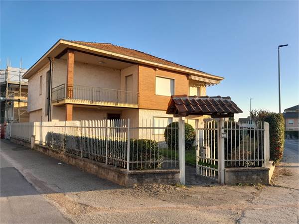 CASA INDIPENDENTE CON POSSIBILITA' DI BIFAMILIARE