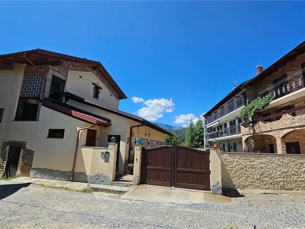 Casa bifamiliare in borgata Berga Cumiana con piscina e vista aperta