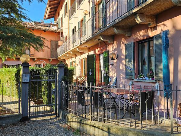 Cumiana centro affascinante appartamento in stabile d'epoca conn posto auto e giardino