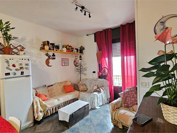 Bilocale ultimo piano con box auto e termo autonomo