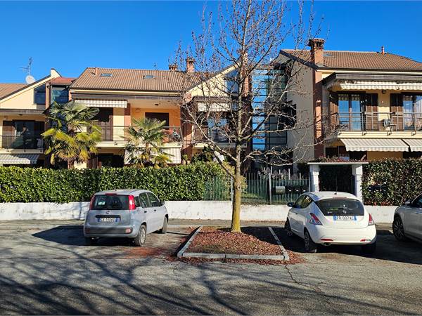 Appartamento recente, termo autonomo, con box. Arredato. Molto bello