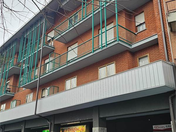 Piossasco centro appartamento bello con vista e box