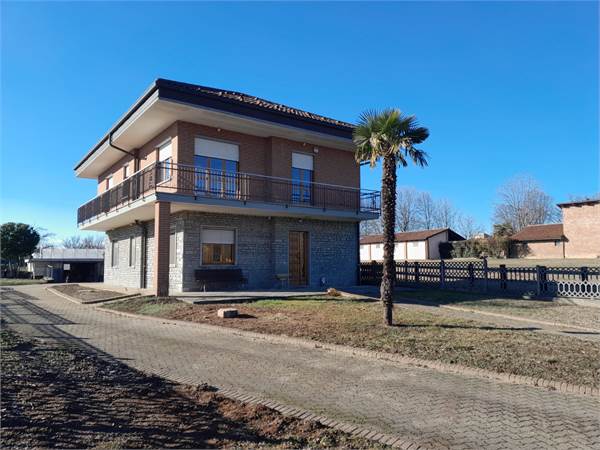 SPLENDIDA VILLA BIFAMILIARE