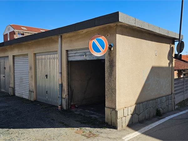 Box auto in posizione centrale 