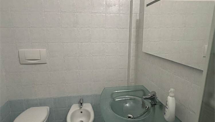 bagno con box doccia