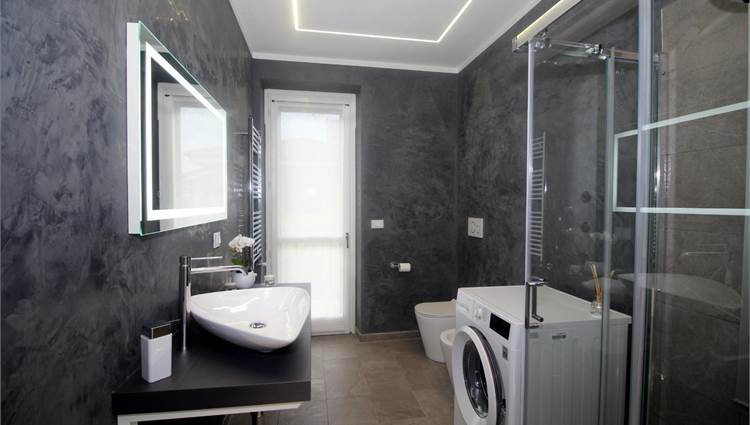 bagno con box doccia