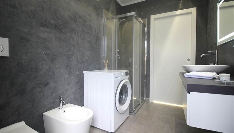 bagno con box doccia