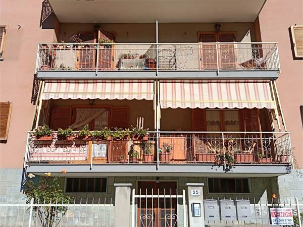 Ampio quadrilocale luminoso con vista sulle montagne 