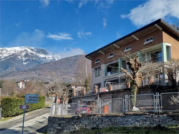 Appartamento ristrutturato con terrazza panoramica di 50 mq e ingresso indipendente