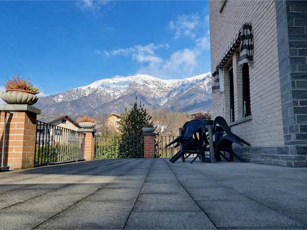 Appartamento ristrutturato con terrazza panoramica di 50 mq e ingresso indipendente