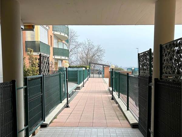 Appartamento con box auto, cantina e area esclusiva