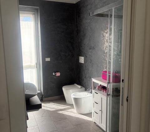 bagno con box doccia