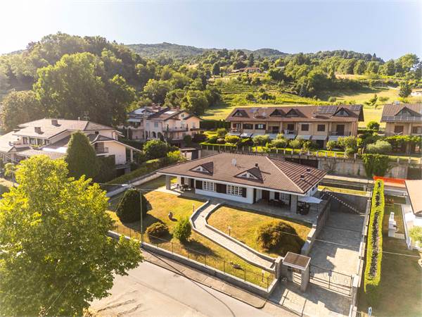 Splendida Villa libera su tre lati