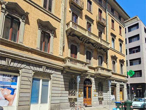 Appartamento 4 locali in stabile signorile, parzialmente arredato 