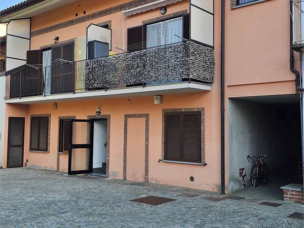 Appartamento mansardato con 2 posti auto 
