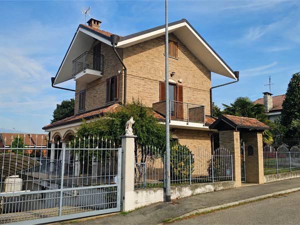 Elegante villa indipendente recente