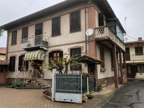Villa plurifamiliare viale Castelfidardo, Tabona, Borgo Nuovo, Pinerolo