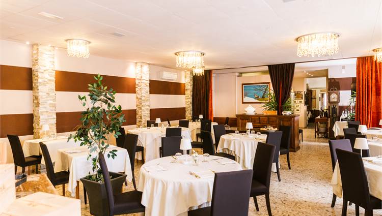 Sala ristorante con prospettiva inversa
